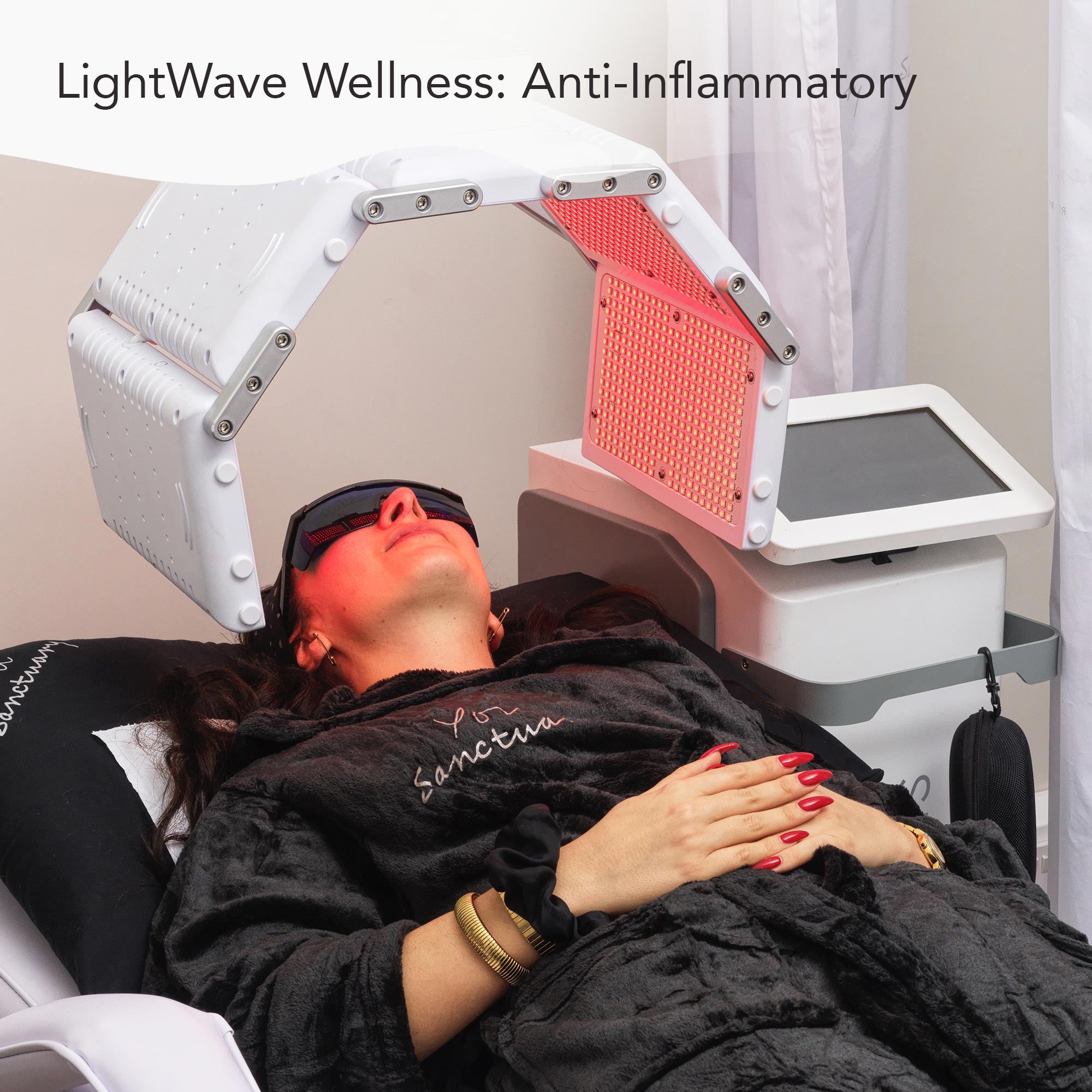 Woman having anti-inflammatory red light therapy