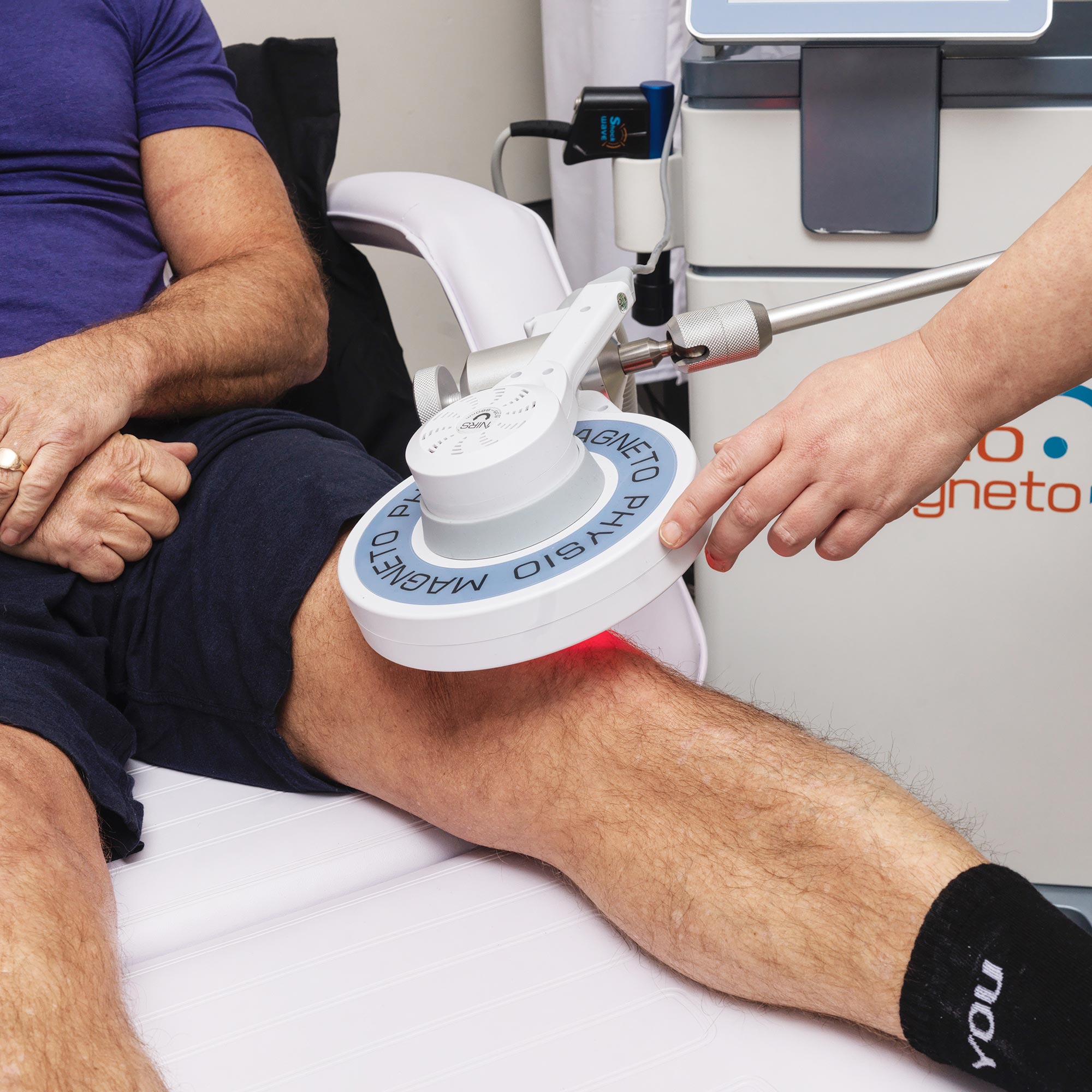 Man getting magnotherapy for pain